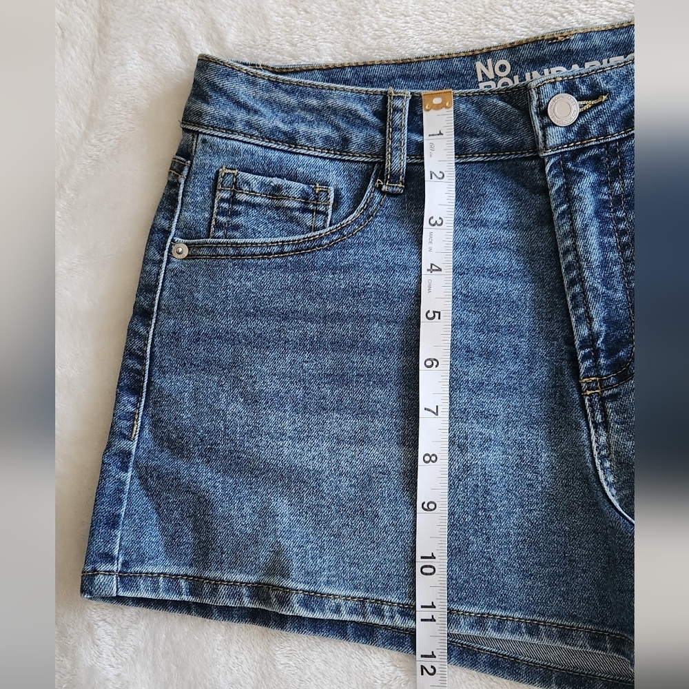 👖 No Boundaries Women’s Blue Denim High-Rise Shorts – Size 8, NWT - Picture 9 of 14